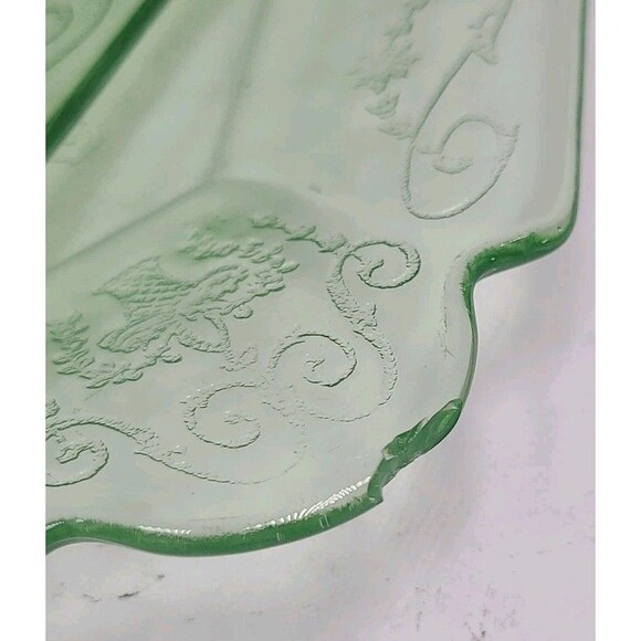 Vintage 2 Lorain Green Luncheon Plates By Indiana Glass 7.75" 1930's Chips - Picture 2 of 8